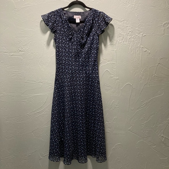 JG Hook
2P
Blue Dress with white polka dots - Picture 1 of 9